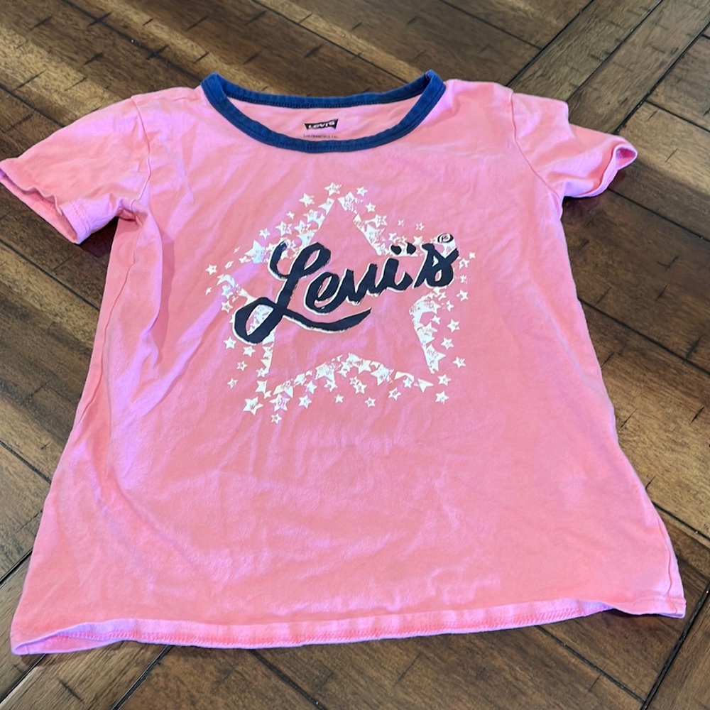 3/$15🔴 Kids Levi’s shirt size small 7/8